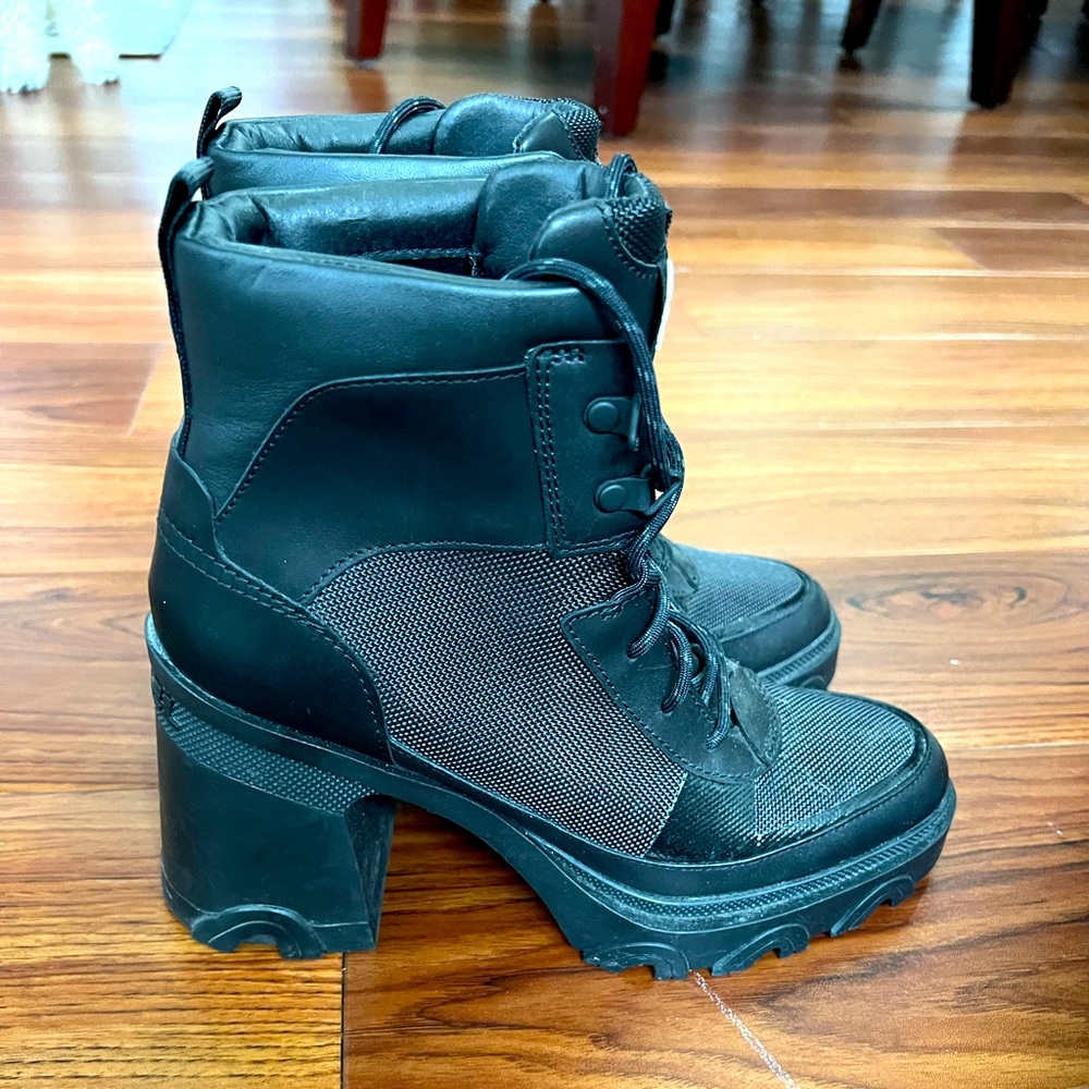 Sorel Brex Heel Chelsea tie bootie!!